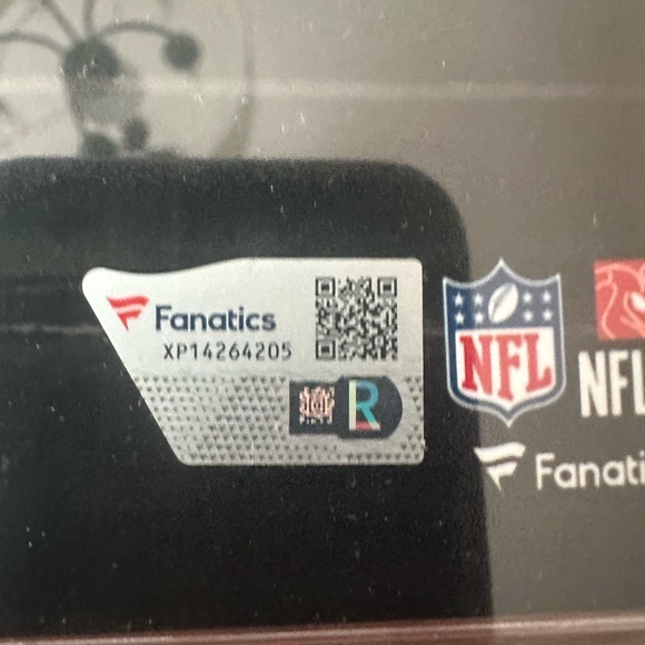 2 Leighton Vander Esch autograph photos (1)16x20 (1) 11x14 fanatics authenticity - Picture 6 of 9